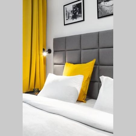 Househost Apartment: Miodowa 42/8A Street クラクフ エクステリア 写真