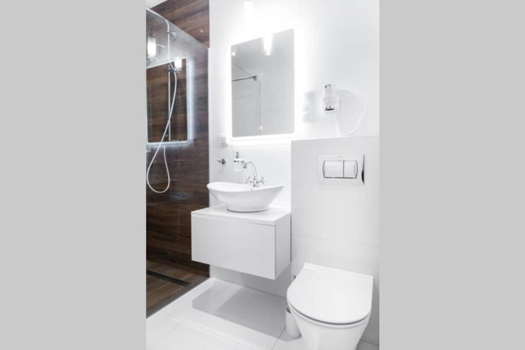 Househost Apartment: Miodowa 42/8A Street クラクフ エクステリア 写真