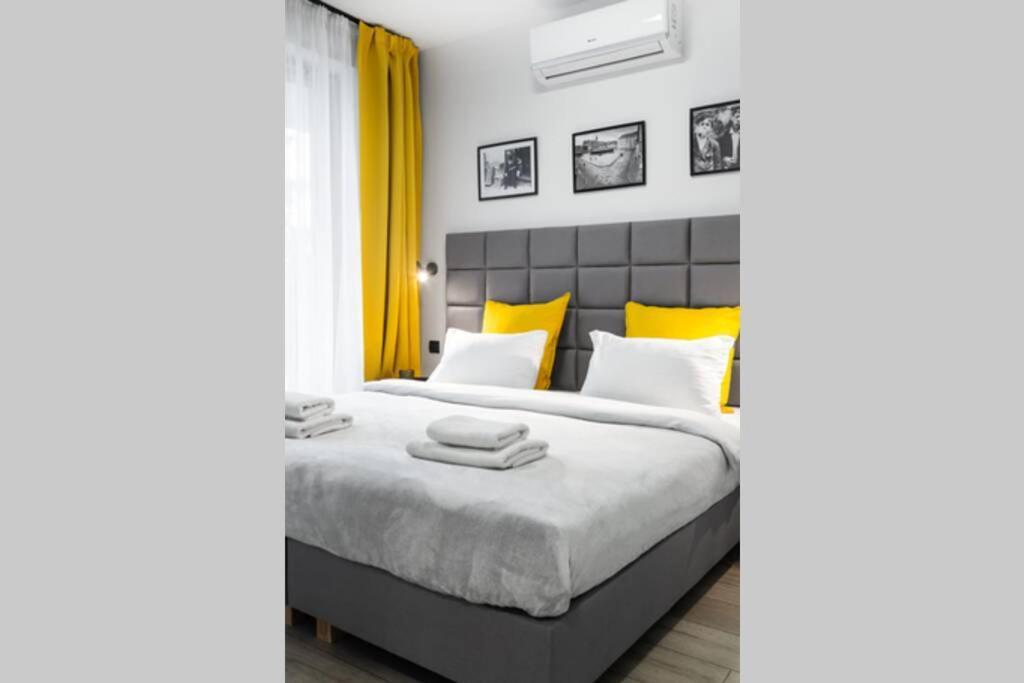 Househost Apartment: Miodowa 42/8A Street クラクフ エクステリア 写真
